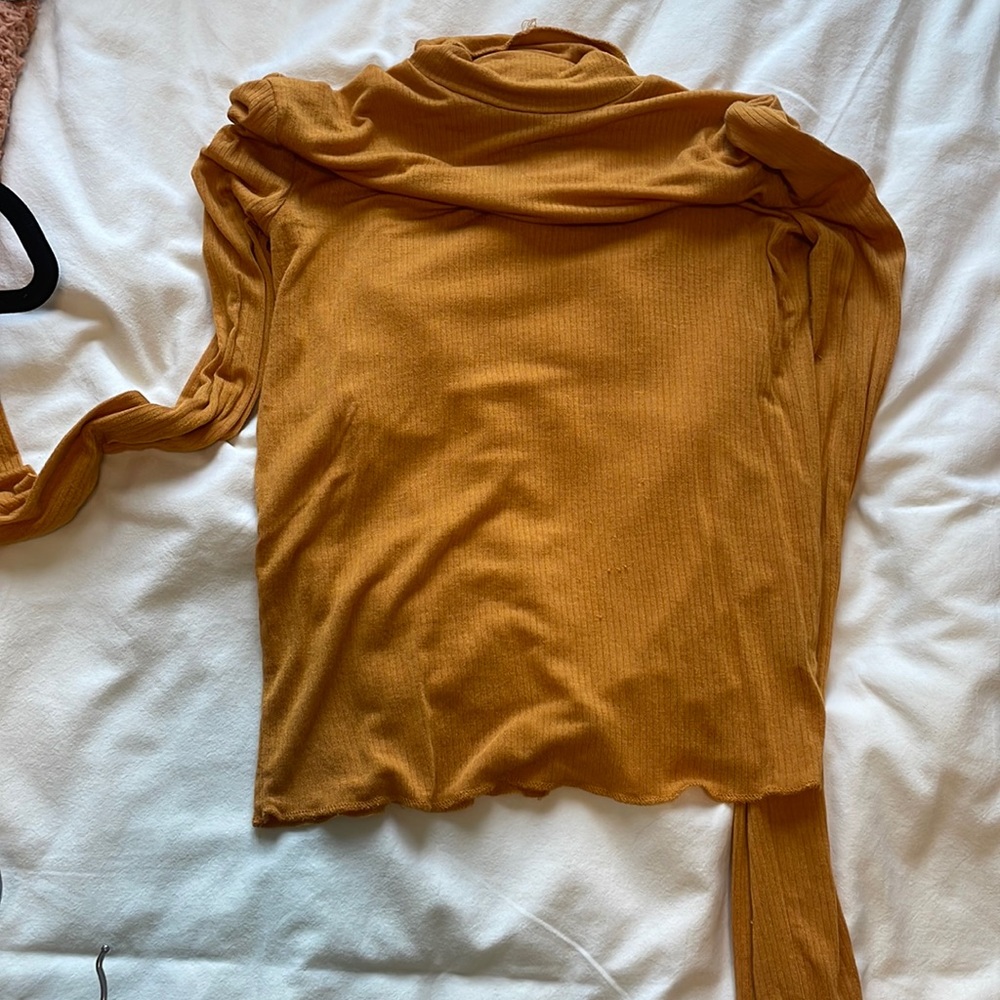 Out from under, S turtle neck